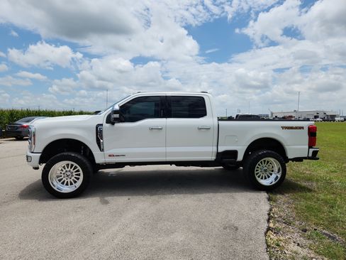 Used 2024 Ford F350 Platinum w/ Tremor Off-Road Package AWD/4WD image 4