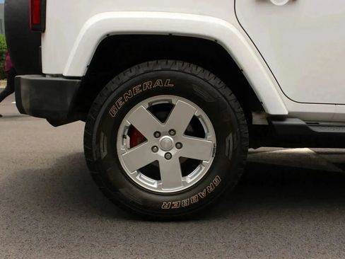 Used 2012 Jeep Wrangler Unlimited Sahara w/ Connectivity Group AWD/4WD image 5