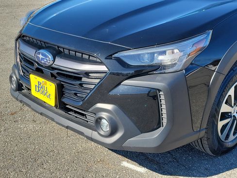 Used 2023 Subaru Outback Premium image 9