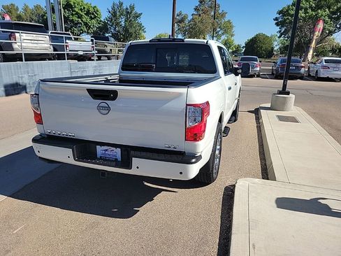 Used 2024 Nissan Titan SV w/ SV Convenience Package RWD image 7