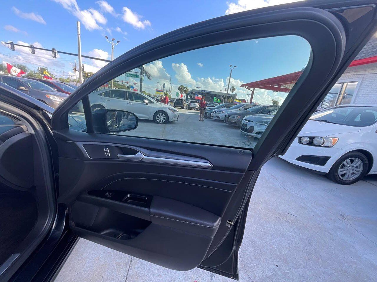 Used 2014 Ford Fusion Titanium FWD image 12
