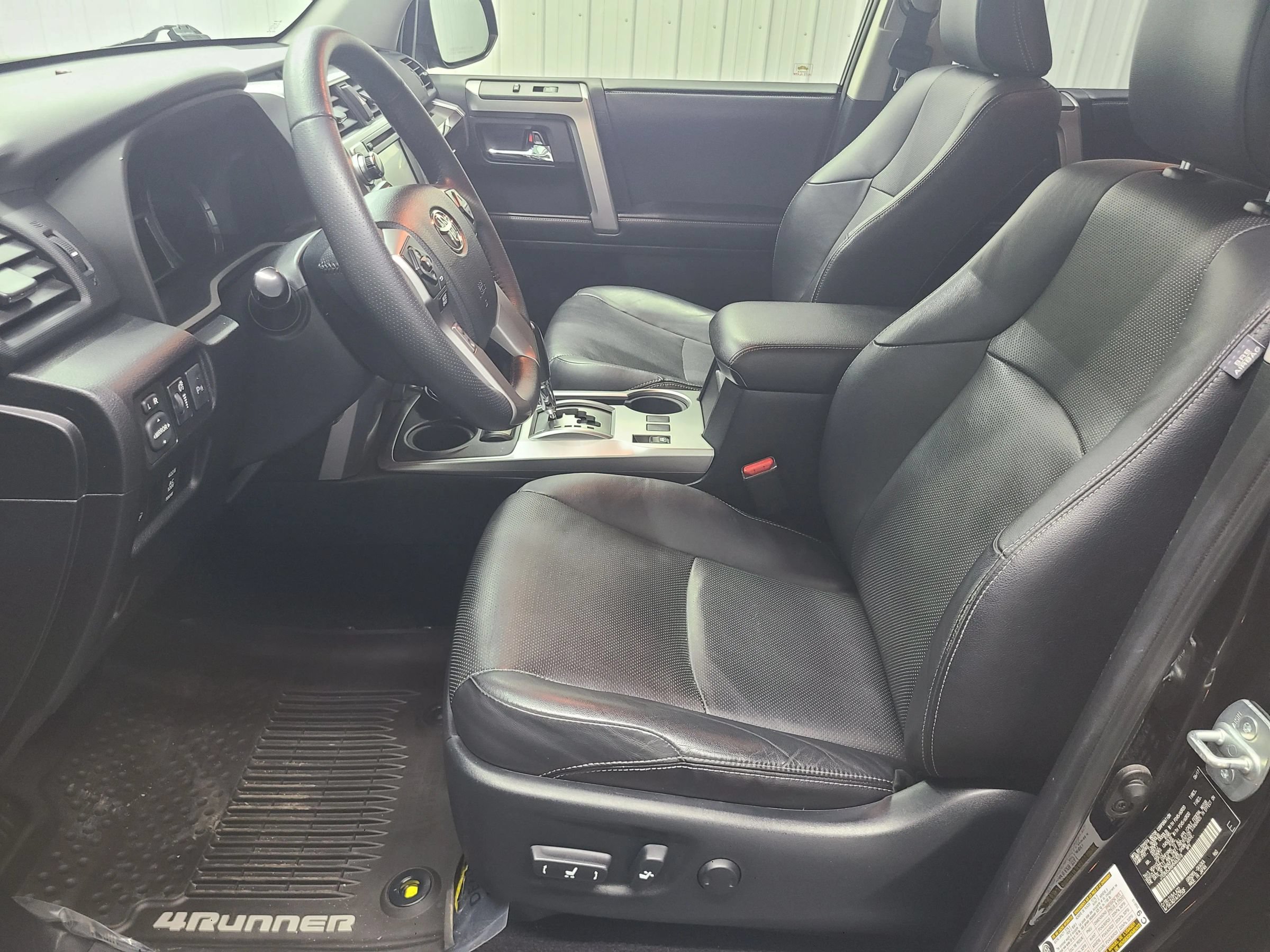 Used 2017 Toyota 4Runner Limited AWD/4WD image 23