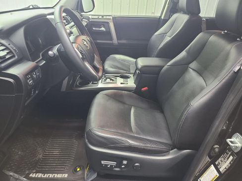 Used 2017 Toyota 4Runner Limited AWD/4WD image 23