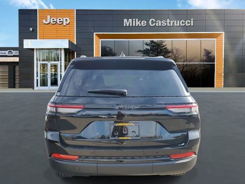 New 2025 Jeep Grand Cherokee Altitude image 4