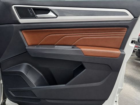 Used 2021 Volkswagen Atlas SE w/ Panoramic Sunroof Package FWD image 46