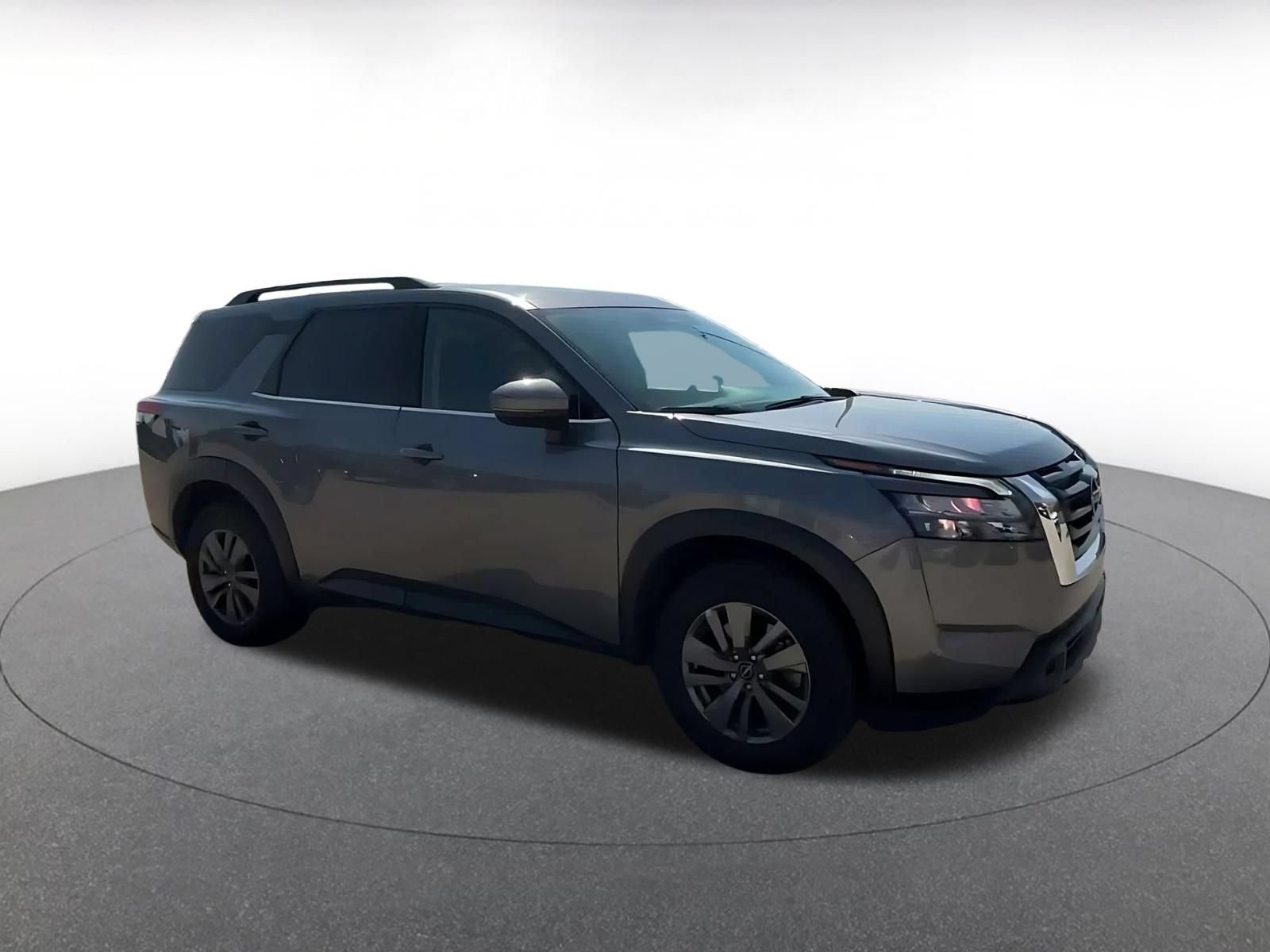 Used 2025 Nissan Pathfinder SV AWD/4WD image 2