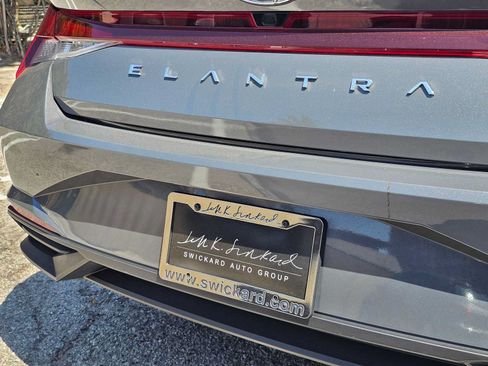 Used 2023 Hyundai Elantra SEL FWD image 13