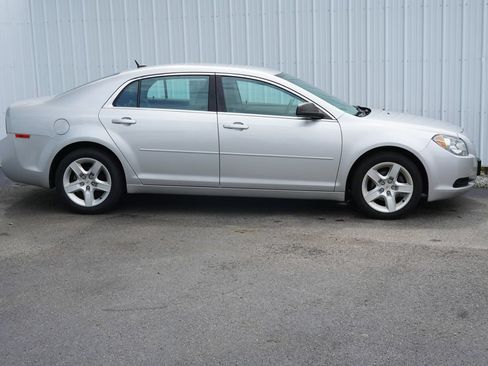 Used 2011 Chevrolet Malibu LS FWD image 2