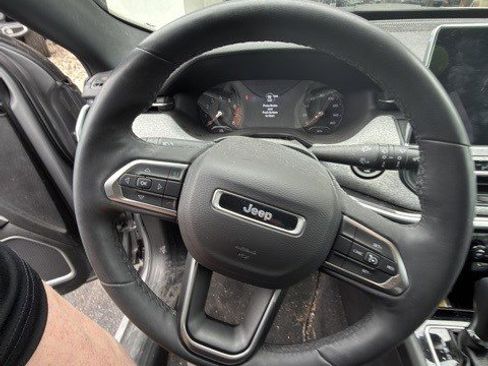 Used 2023 Jeep Compass Latitude image 11