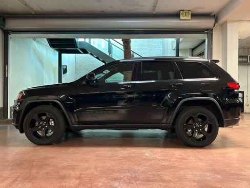 Certified 2021 Jeep Grand Cherokee Freedom Edition image 2