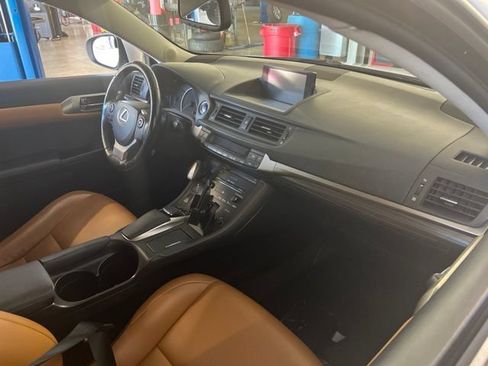 Used 2015 Lexus CT 200h w/ Navigation Package FWD image 13