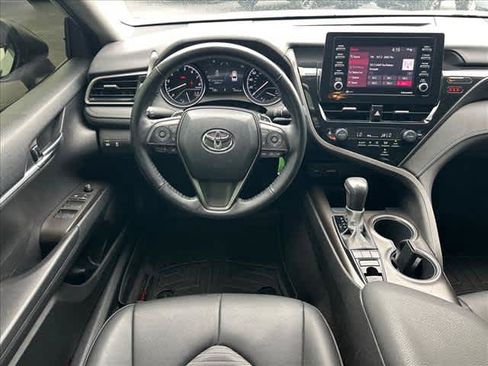 Used 2022 Toyota Camry SE w/ Carpet Mat Package (TMS) AWD/4WD image 10