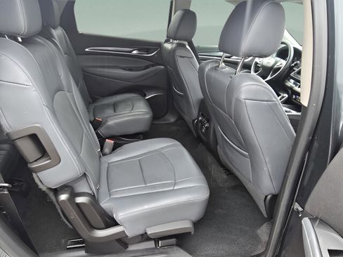 Used 2019 Buick Enclave Essence image 18