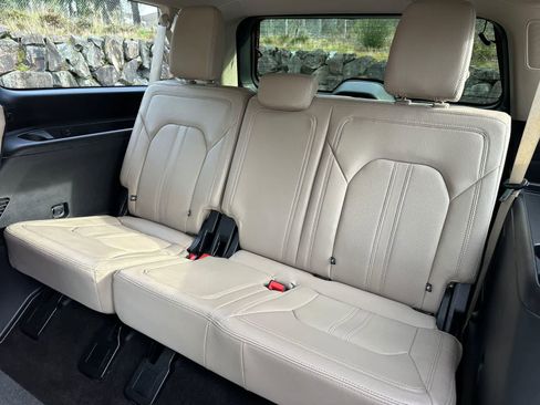 Used 2022 Ford Expedition Max Limited image 12
