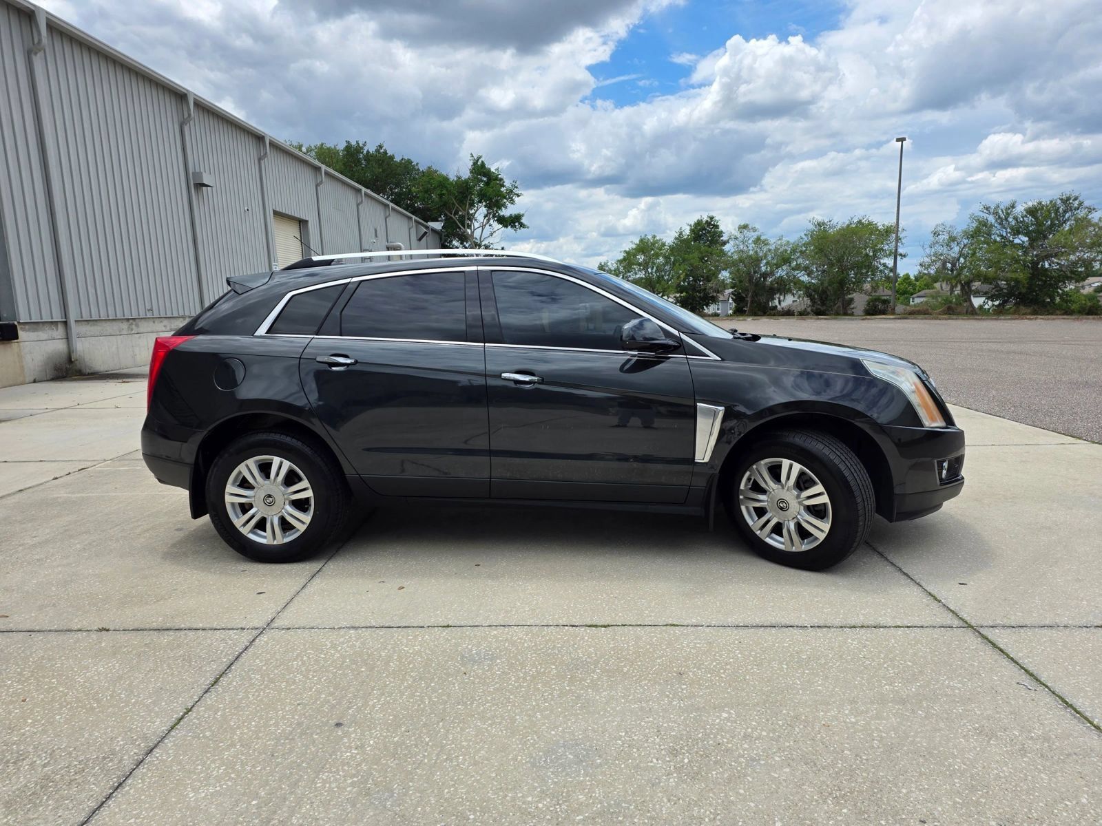 Used 2016 Cadillac SRX Luxury w/ Driver Awareness Package FWD image 13