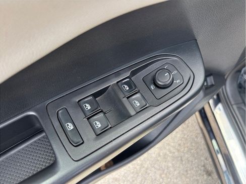 Used 2022 Volkswagen Taos SE image 19