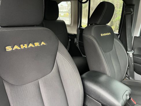 Used 2015 Jeep Wrangler Unlimited Sahara w/ Max Tow Package AWD/4WD image 6