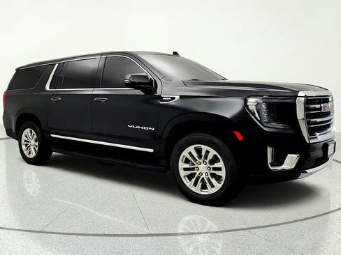 Used 2023 GMC Yukon XL SLT w/ SLT Premium Package AWD/4WD image 3