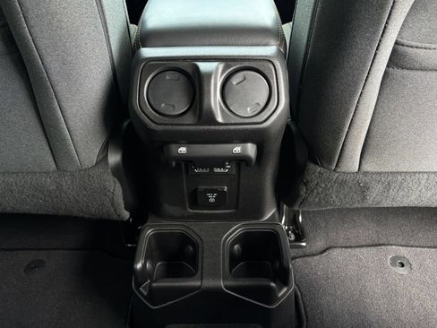 Used 2025 Jeep Wrangler Unlimited Sahara AWD/4WD image 22
