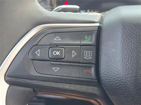 Used 2024 Jeep Grand Cherokee Altitude AWD/4WD image 37