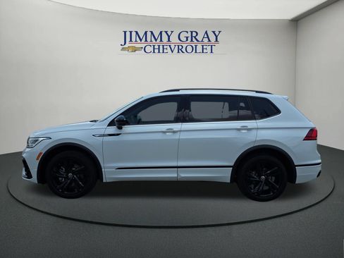Used 2024 Volkswagen Tiguan SE R-Line w/ MDO Package, Three-Row FWD image 2