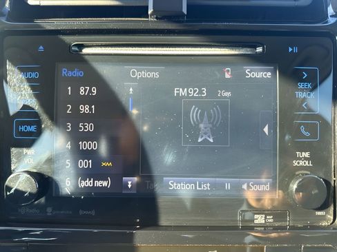 Used 2018 Toyota Prius Three image 16