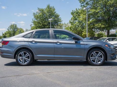 Used 2019 Volkswagen Jetta R-Line w/ R-Line Cold Weather Package FWD image 4