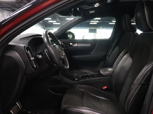 Used 2020 Volvo XC40 T5 R-Design w/ Protection Package Premier image 10