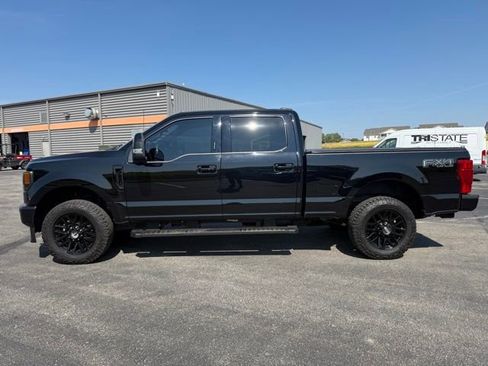 Used 2022 Ford F250 Lariat w/ Black Appearance Package image 3