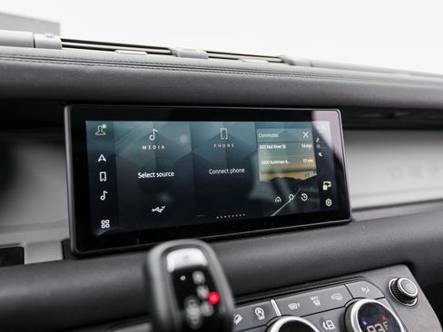 Used 2020 Land Rover Defender 110 SE image 18