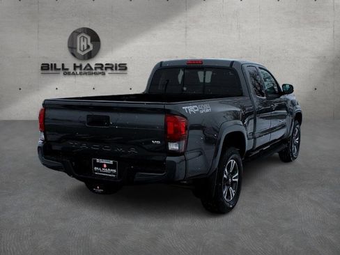 Used 2019 Toyota Tacoma TRD Sport image 7