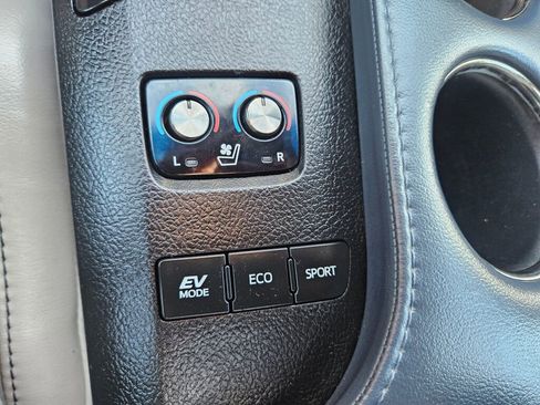 Used 2013 Toyota Avalon Limited image 24