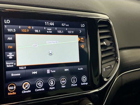 Used 2022 Jeep Grand Cherokee Limited image 15