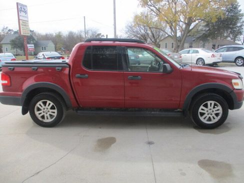 Used 2010 Ford Explorer Sport Trac XLT image 2