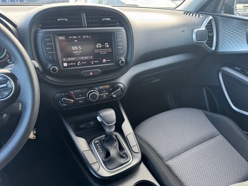 Used 2025 Kia Soul LX w/ LX Technology Package image 17