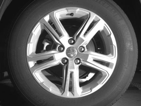 Used 2024 GMC Terrain SLE FWD image 19