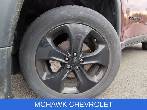 Used 2021 Jeep Compass Latitude w/ Sun and Sound Group AWD/4WD image 8