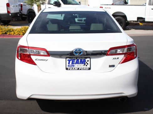 Used 2014 Toyota Camry XLE w/ Leather Package FWD image 7