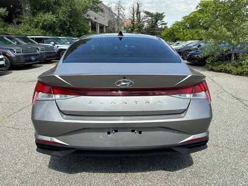 Used 2023 Hyundai Elantra SEL w/ Preferred Accessory Package FWD image 15