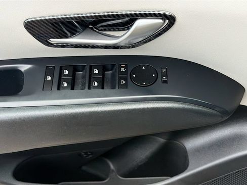 Certified 2025 Hyundai Tucson SE FWD image 17