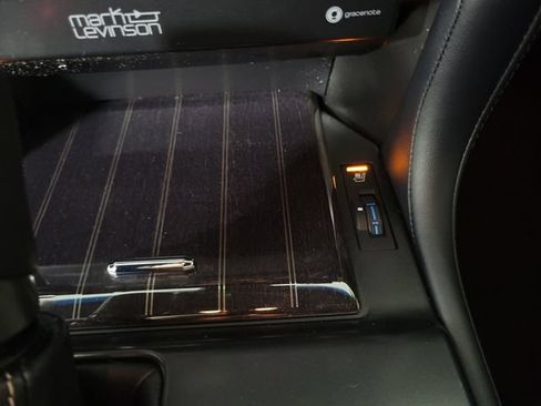 Used 2023 Lexus GX 460 Premium w/ Accessory Package AWD/4WD image 33