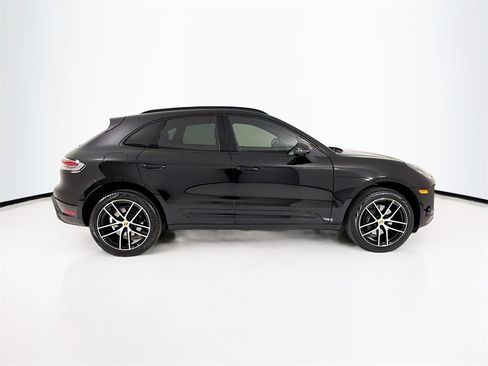 Used 2025 Porsche Macan image 8