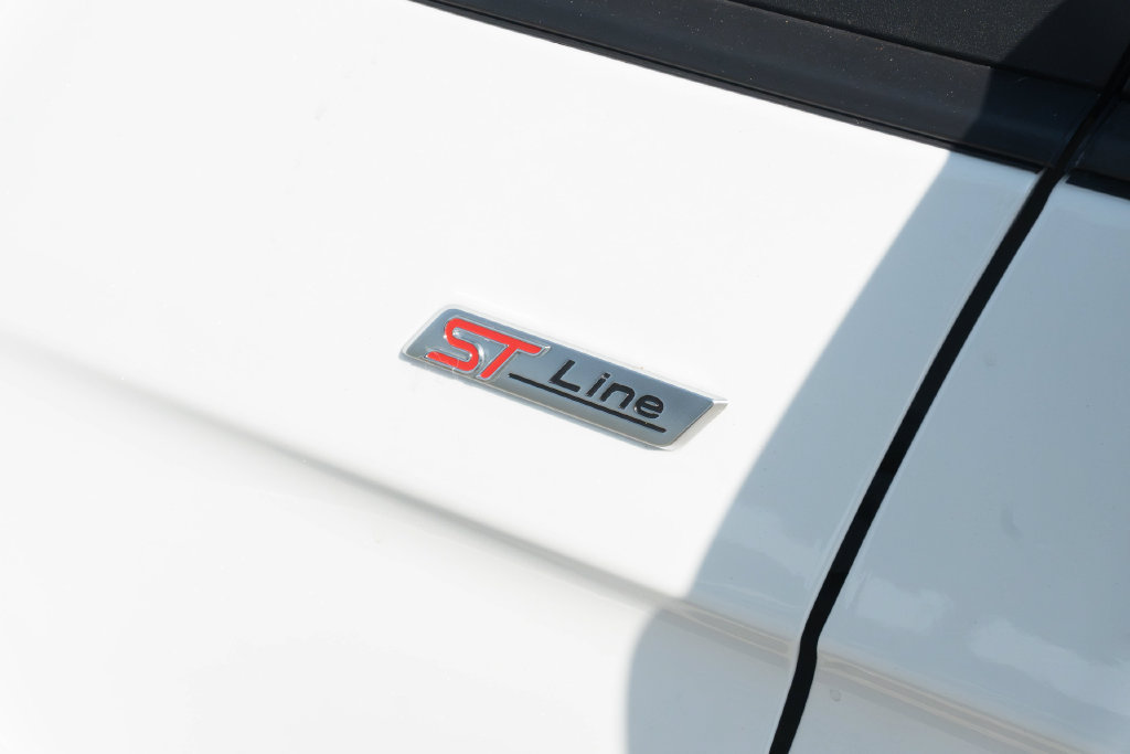 Used 2024 Ford Edge ST-Line w/ Class II Trailer Tow Package AWD/4WD image 15