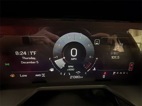 Used 2025 GMC Acadia Elevation image 15