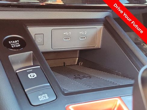 Used 2025 Nissan Kicks SR FWD image 12