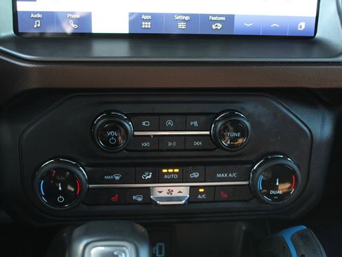 Used 2022 Ford Bronco Outer Banks image 18