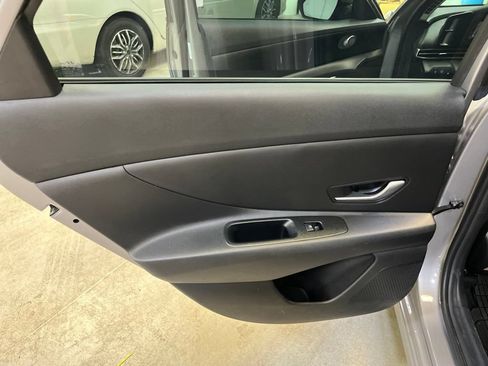 Used 2025 Hyundai Elantra Hybrid FWD image 22