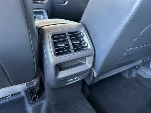 Used 2026 Volkswagen Tiguan SE AWD/4WD image 24
