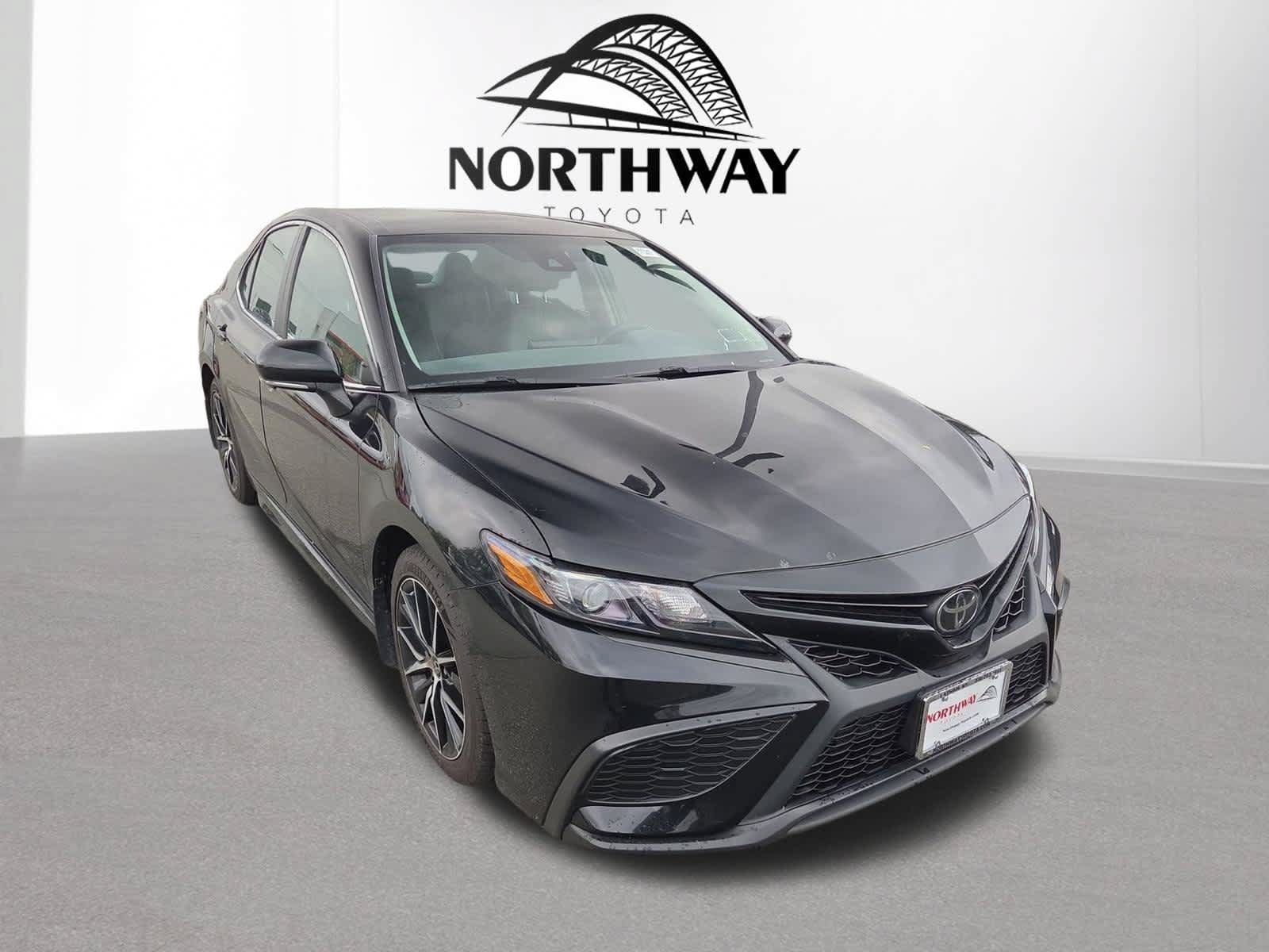 Used 2024 Toyota Camry SE w/ Cold Weather Package FWD image 1
