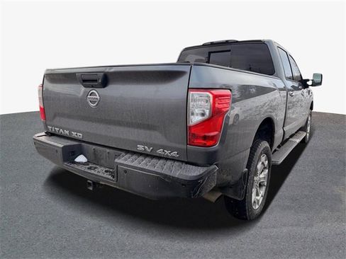 Used 2017 Nissan Titan SV image 4